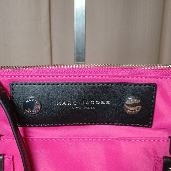 Marc Jacobs Preppy Swing Nylon Flat Pack Crossbody - Picture 3 of 5